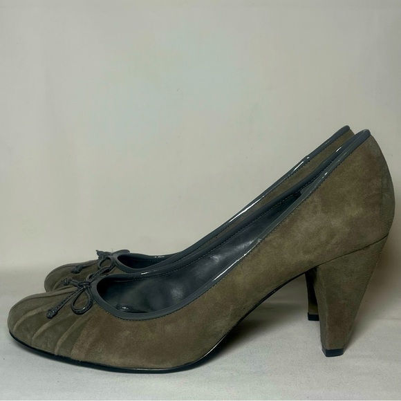 Nine West Gray Suede Pleated Rounded Toe Leather Bow Heels Pumps Size 8.5 - Picture 4 of 9